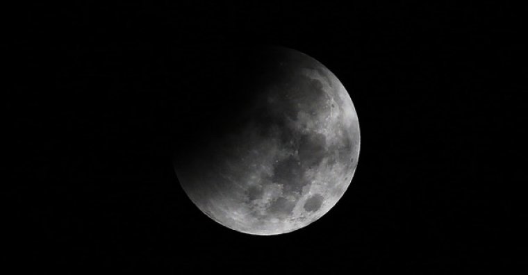 La ‘Lluna de Maduixa’: Què és i quan es podrà veure?