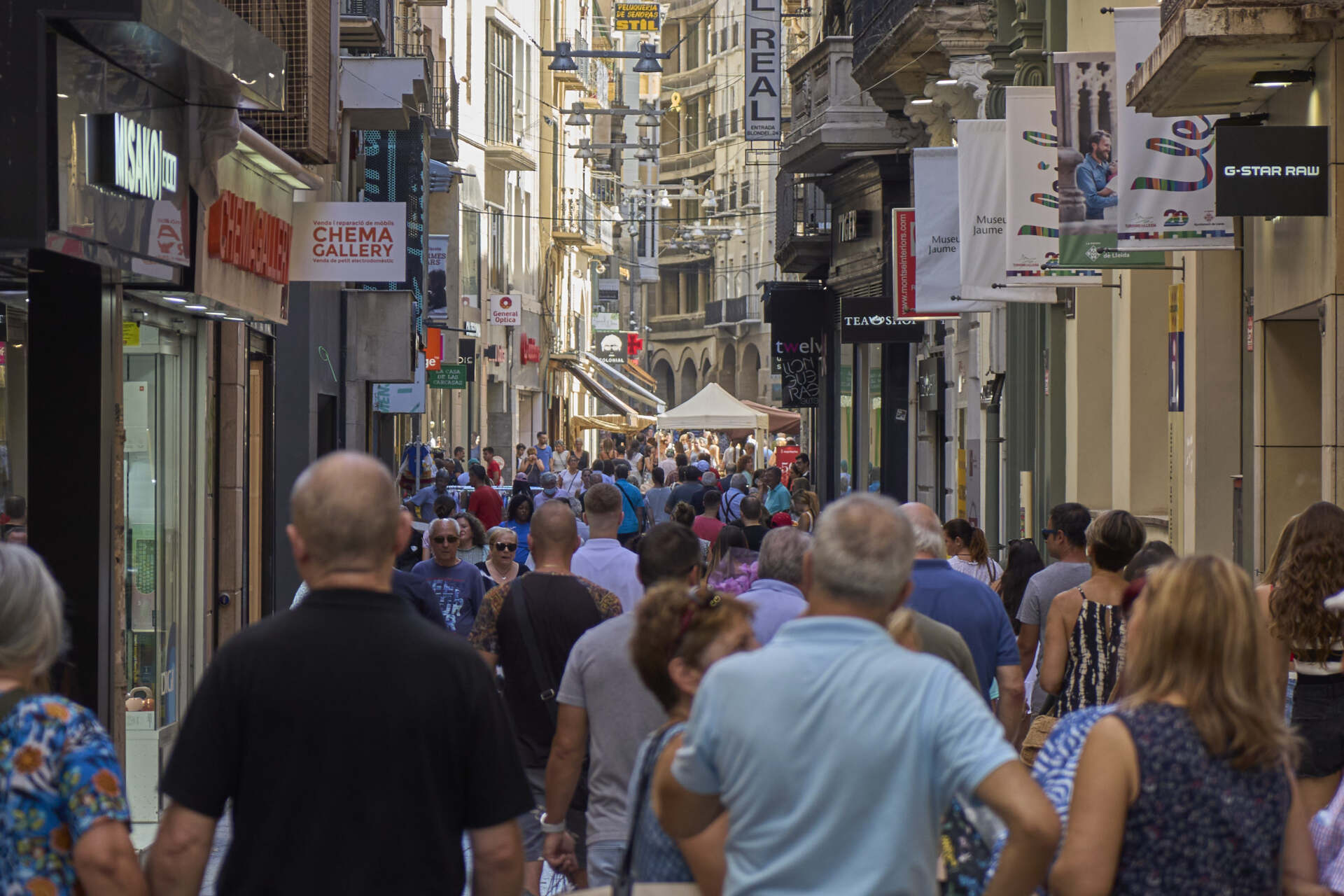 El Gran Mercat de les Rebaixes de l’Eix Comercial de Lleida retorna amb més de 30 parades