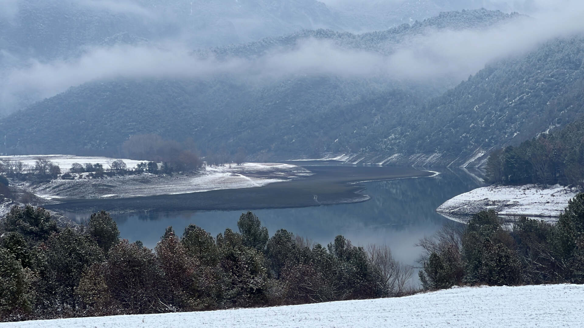 Fotos: La neu continua emblanquinant el paisatge de la demarcació de Lleida