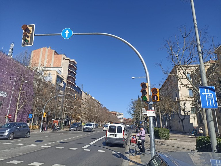 Conductors: Si veus un nou semàfor a Lleida no facis cas, és per a transport públic!