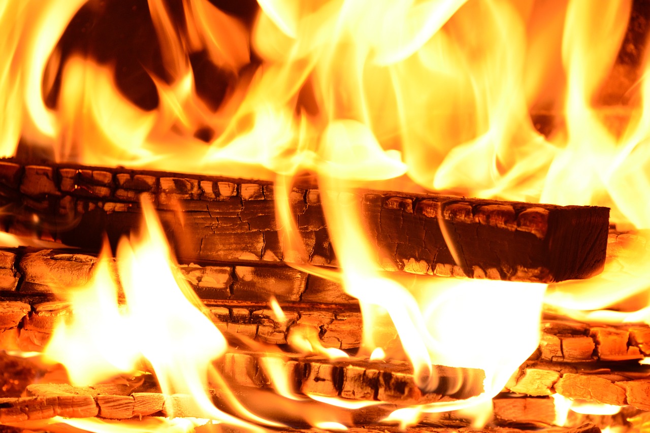 Última hora: Mor una persona en incendiar-se casa seva al Pallars