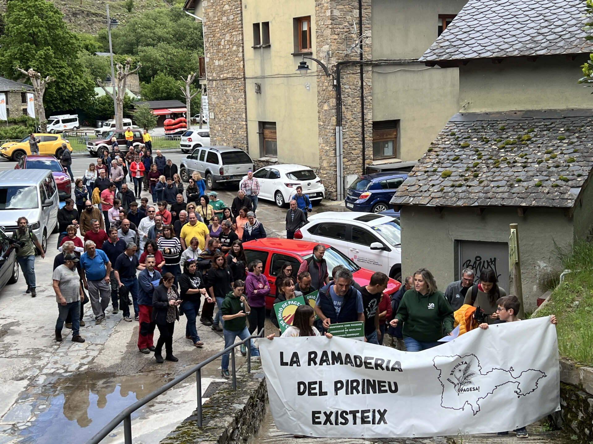 Ramaders es manifesten al Pallars per demanar millores després de la presència d’ossos al Pirineu