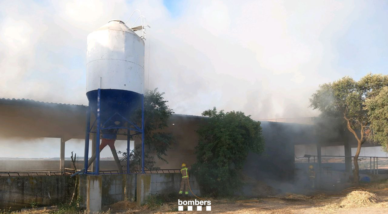 Incendi: Crema part d’una granja a la Noguera