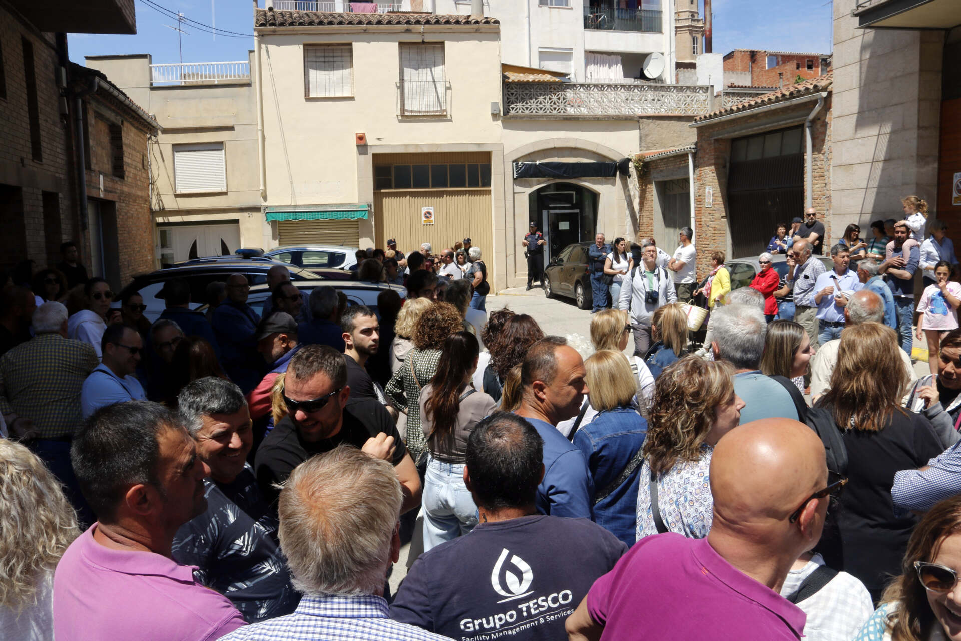 Última hora: Els Mossos eviten el suïcidi d’una dona al bloc ocupat de les Borges Blanques