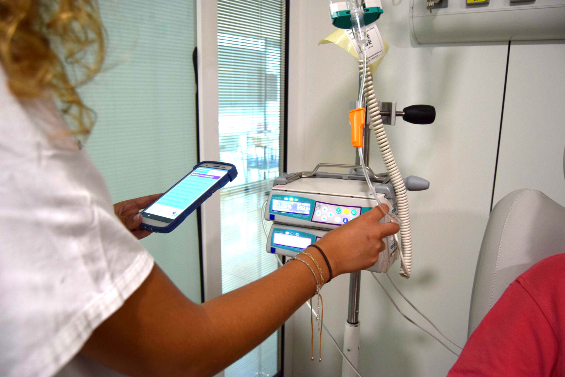 L’hospital català que incorpora tecnologia intel·ligent en l’administració de la quimioteràpia
